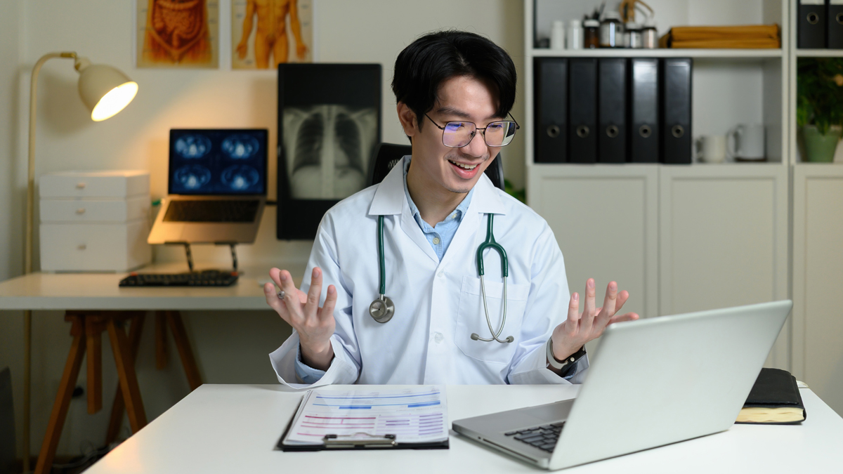 HCP looking at computer