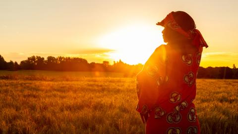 African woman in traditional clothing looks to the horizon image for feature on elite controllers and HIV treatment potential