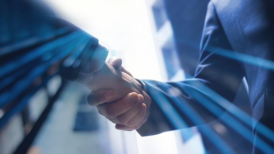 handshake to seal business deal