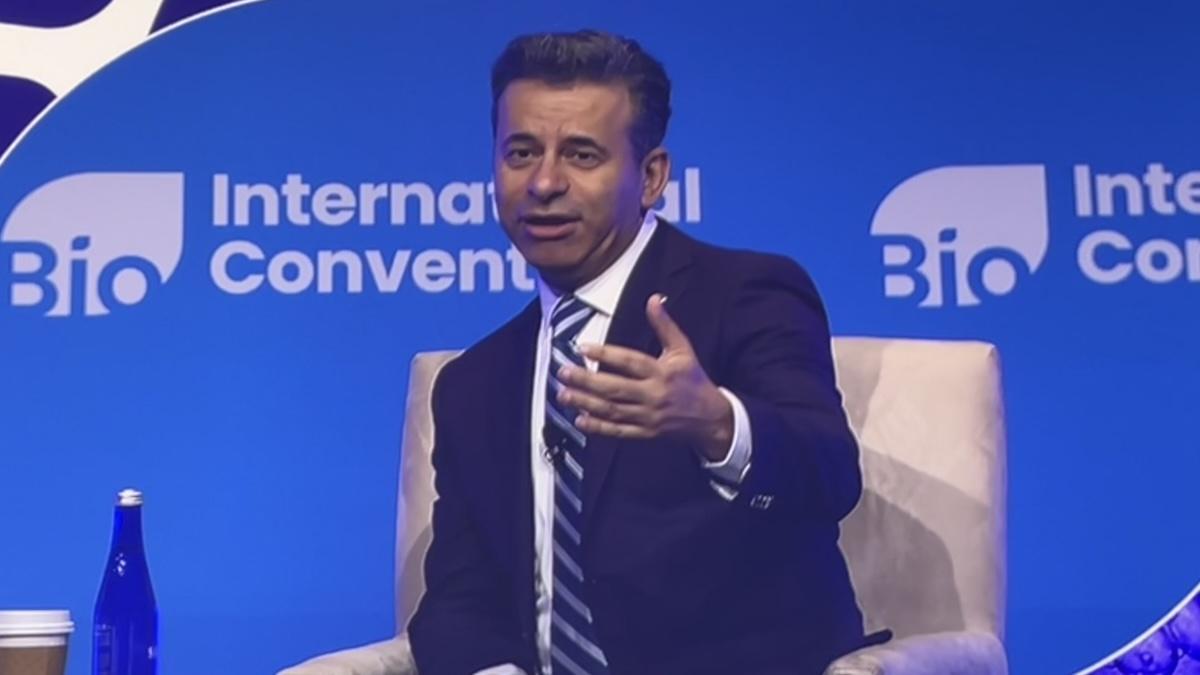 Reports: Makary out, Diamantas in as FDA commissioner