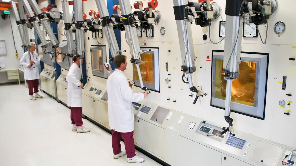 Curium production unit