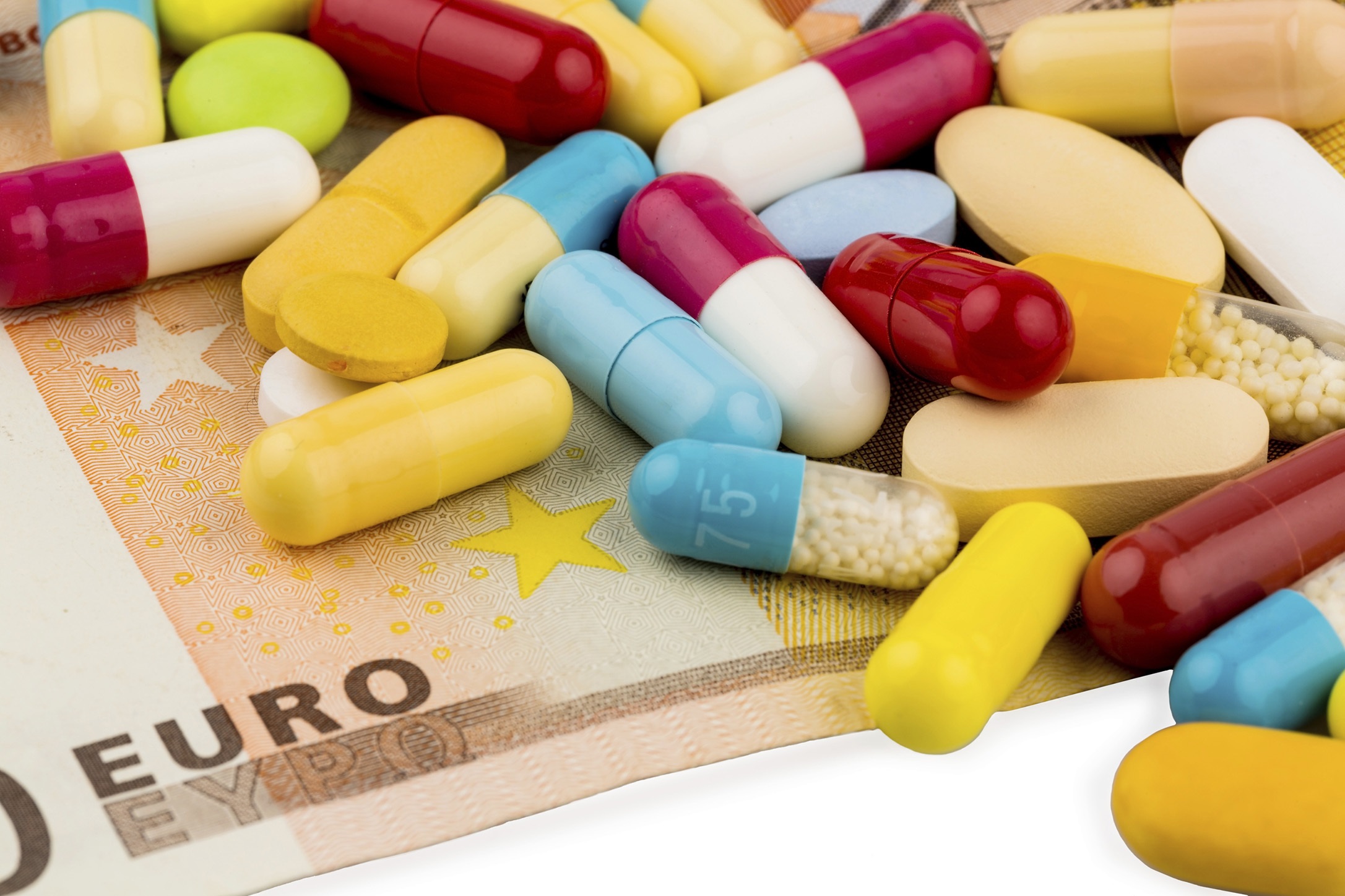 euro notes and tablets, symbol photo for costs of medicines and health insurance.