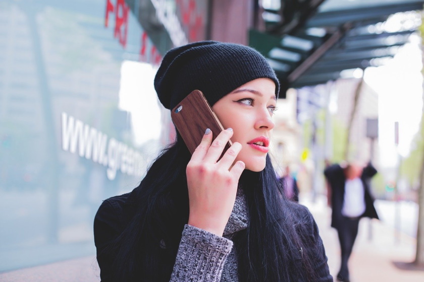 woman_on_phone