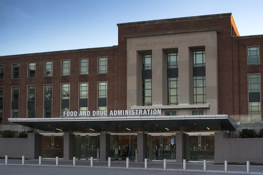 FDA_main_building_entrance