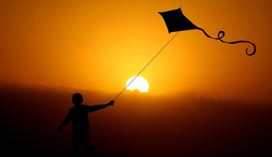 child-flying-kite
